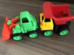 【2歳-3歳】砂場あそびが楽しくなる☆はたらく車のおもちゃがダイソーで手に入る♪