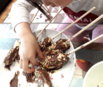 【２歳～３歳】ぐちゃぐちゃだけど一生懸命に作る子どもの手作りスイーツ♪お祭り気分も味わえる☆簡単チョコバナナでテンションアップ☆